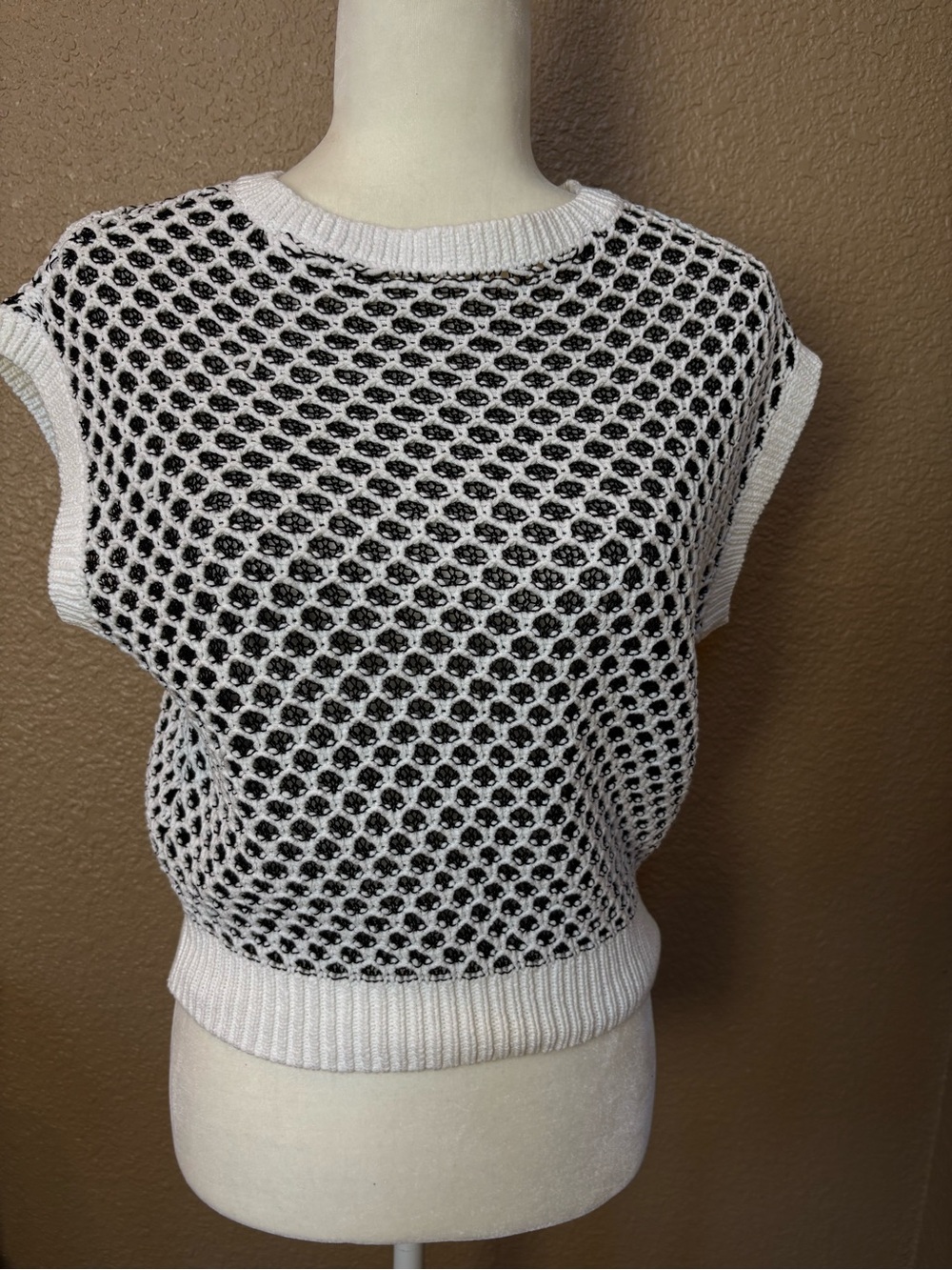 White House Black Market Black & White Open-Knit Sweater Shell